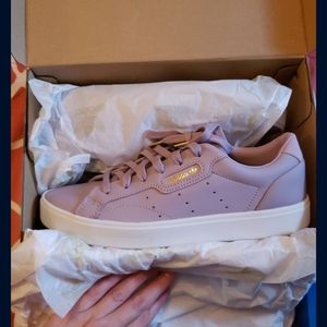 NIB ADIDAS SLEEK WOMENS SZ 7.5